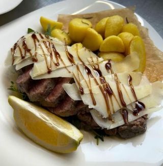 Tagliata Di Manzo Con Rucola E Grana