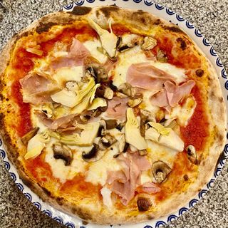 Pizza quattro stagioni 