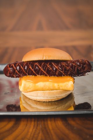 Jaja sa kobasicama i sirom u lepinji