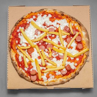 Pinsa tonda würstel e patatine fritte