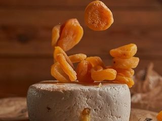 Сир імеритинський з курагою 250г (250g)
