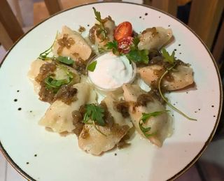 Pierogi Ruskie (ser + ziemniaki+ okrasa z cebulki)