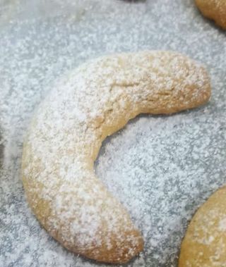 Cornulete fragede cu nuca in aluat - 500g