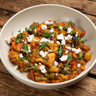 Овочева капоната з сочевицею, veg-фаршем у томатному соусі з фетою (300г)