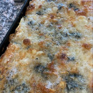 Mezza teglia 4 formaggi  30x40 ovvero 6 pezzi