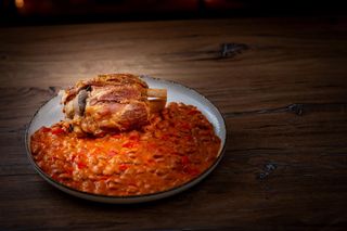 Ciolan de porc cu iahnie de fasole