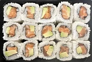 114 Sushi de Salmão