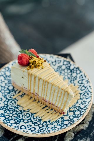 Pistaći-malina cheesecake