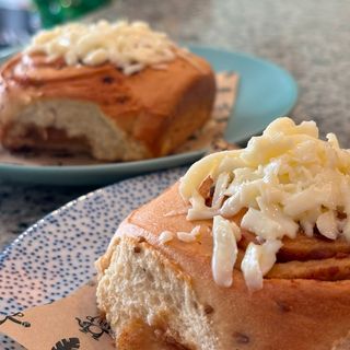 Golfeado con queso latino.