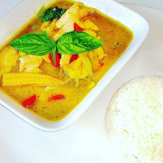 Tajlandski zeleni curry sa pilećim bijelim mesom