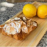 Круассан лимонный с меренгой