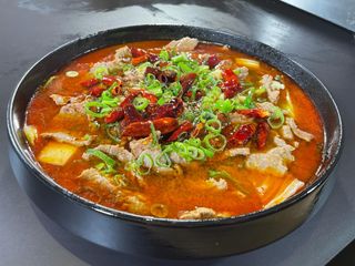 Zuppa di noodles con manzo piccante - molto piccante