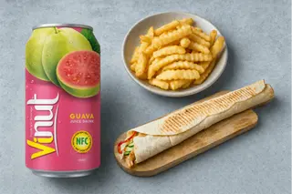 Rollo kebab tortilla, Napój o smaku guawy, frytki