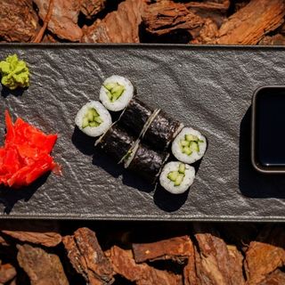 Макі з огірком