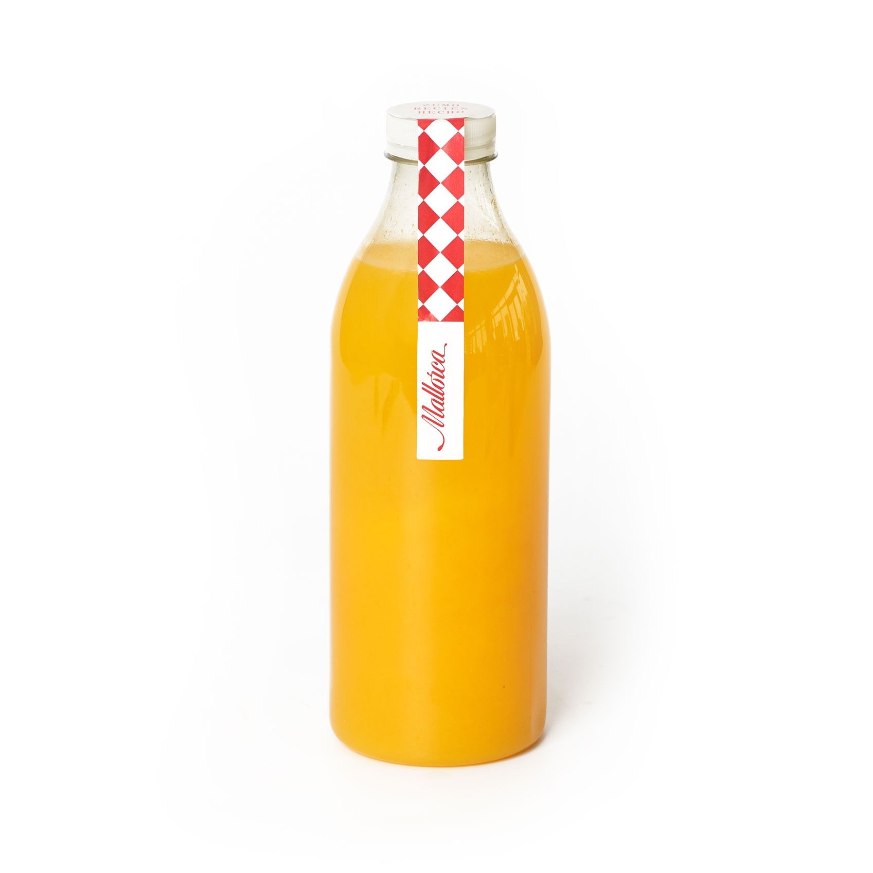 Zumo de naranja recién exprimido