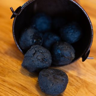 Czarne kulki serowe 150g