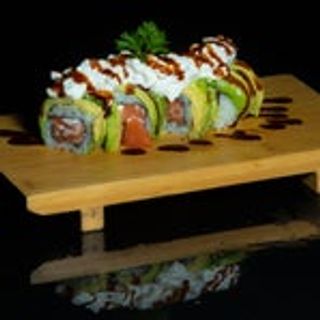 107 Uramaki special avocado burrata