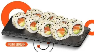 Каліфорнія з лососем в кунжуті