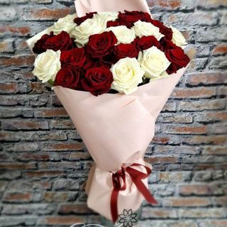 31 Бели и Червени рози