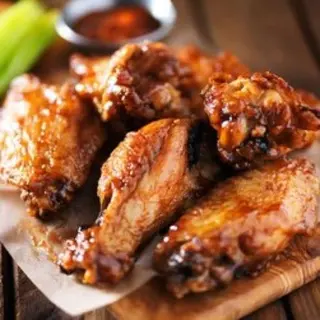 Alitas de Pollo con Salsa Barbacoa (6 uds)