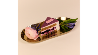 Tort Jogurtowy Z Owocami Lasu - Porcja