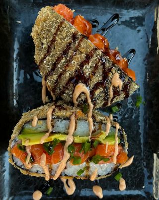 Суші- бургер з лососем (345г)