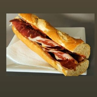 Bocadillo Caliente De Lomo