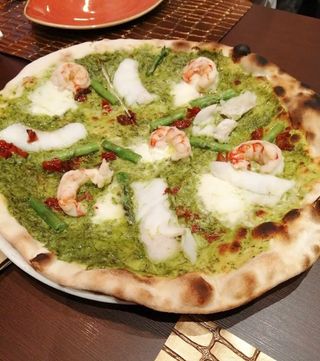 Pizza Bacalao y Langostinos