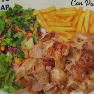 Piatto kebap con patatine 