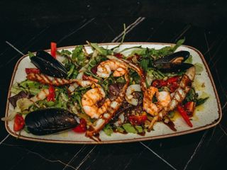 Середземноморський салат з морепродуктами 280г