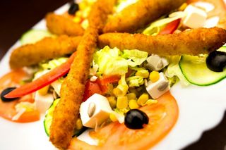 Sałatka ze stripsami