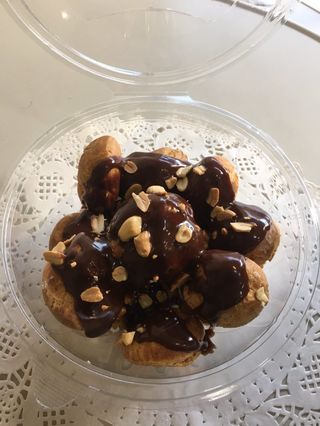 მინი შუ თეთრი კრემით, შოკოლადითა და თხილით, 14 ცალი