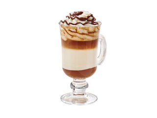 Latte z białą i mleczną czekoladą oraz bitą śmietaną