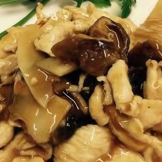 Pollo funghi e bambu