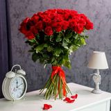 51 trandafiri roșii