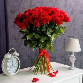 51 trandafiri roșii
