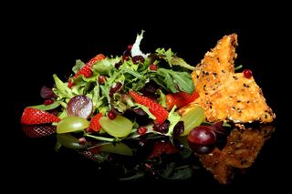 Салата с хрупкаво сирене (350г)