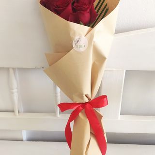 Buchet 5 trandafiri și Raffaello 