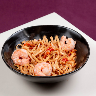 Пшенична локшина Стір-Фрай з креветками та овочами (320г)