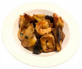 Gambas salteadas con bambú y setas chinas