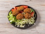 Порция фалафел със салати и сосове средна (230г)