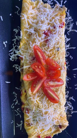 Tapas papara țărănească, omleta cu afumătură, pâine cu Maia și rosi