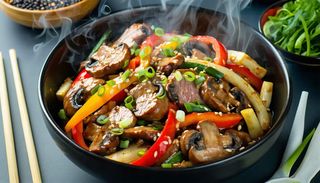 Wieprzowina z bambusem i chińskimi grzybami