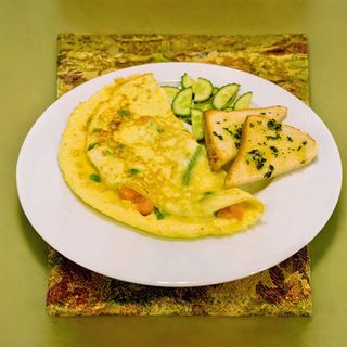 Омлет з городиною та тостами