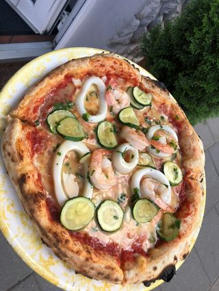 Pizza Calamari, zucchine e gamberetti