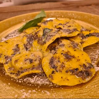 Ravioli con trufa y champiñón 
