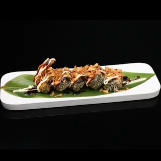 98. Tempura maki de langostino aguacate y queso (8uds)