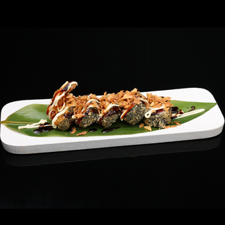 98. Tempura maki de langostino aguacate y queso (8uds)
