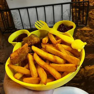 Nuggetsy z frytkami 