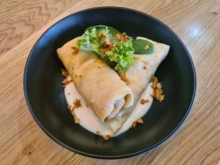 Млинець з куркою,  сиром та соусом Бешамель (330г)